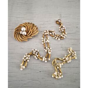 Vintage Gold-tone Faux Pearl Jewelry Set